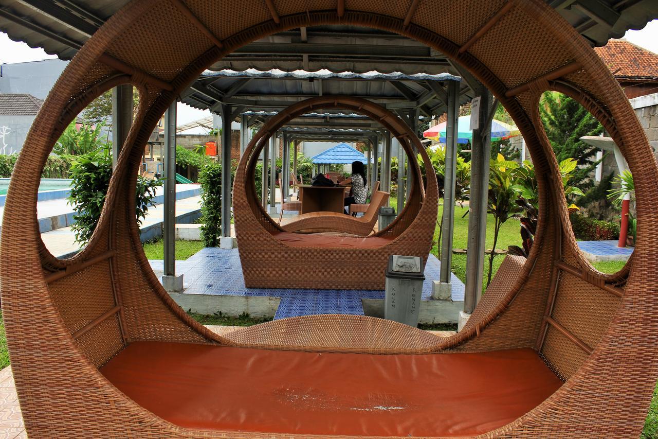 Reddoorz Hostel @ Dago 2 Bandung Exterior photo