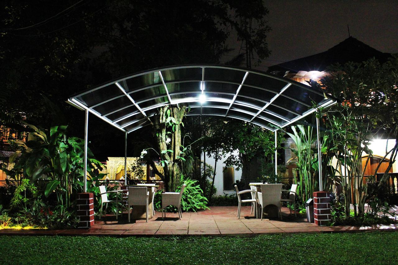Reddoorz Hostel @ Dago 2 Bandung Exterior photo