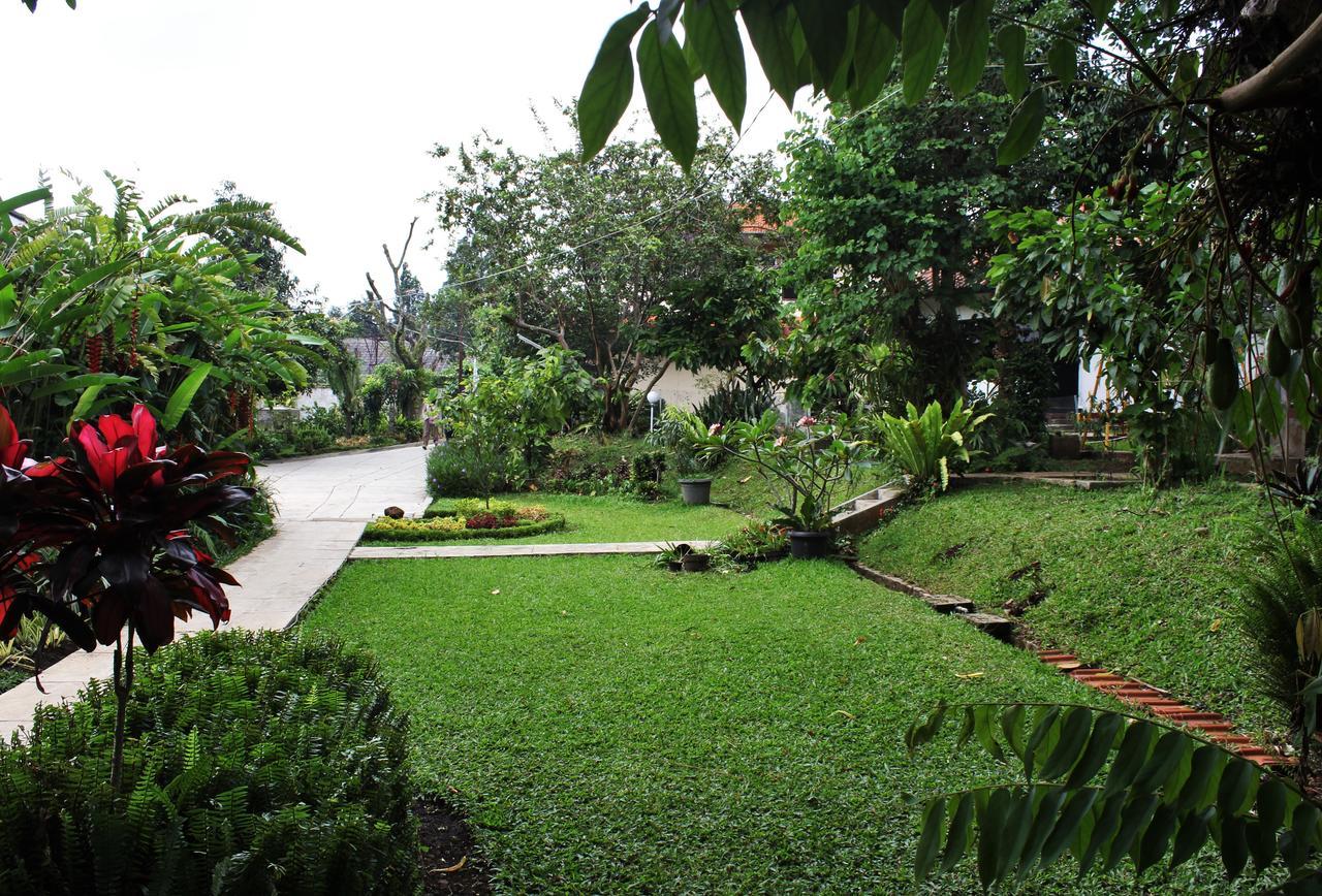 Reddoorz Hostel @ Dago 2 Bandung Exterior photo