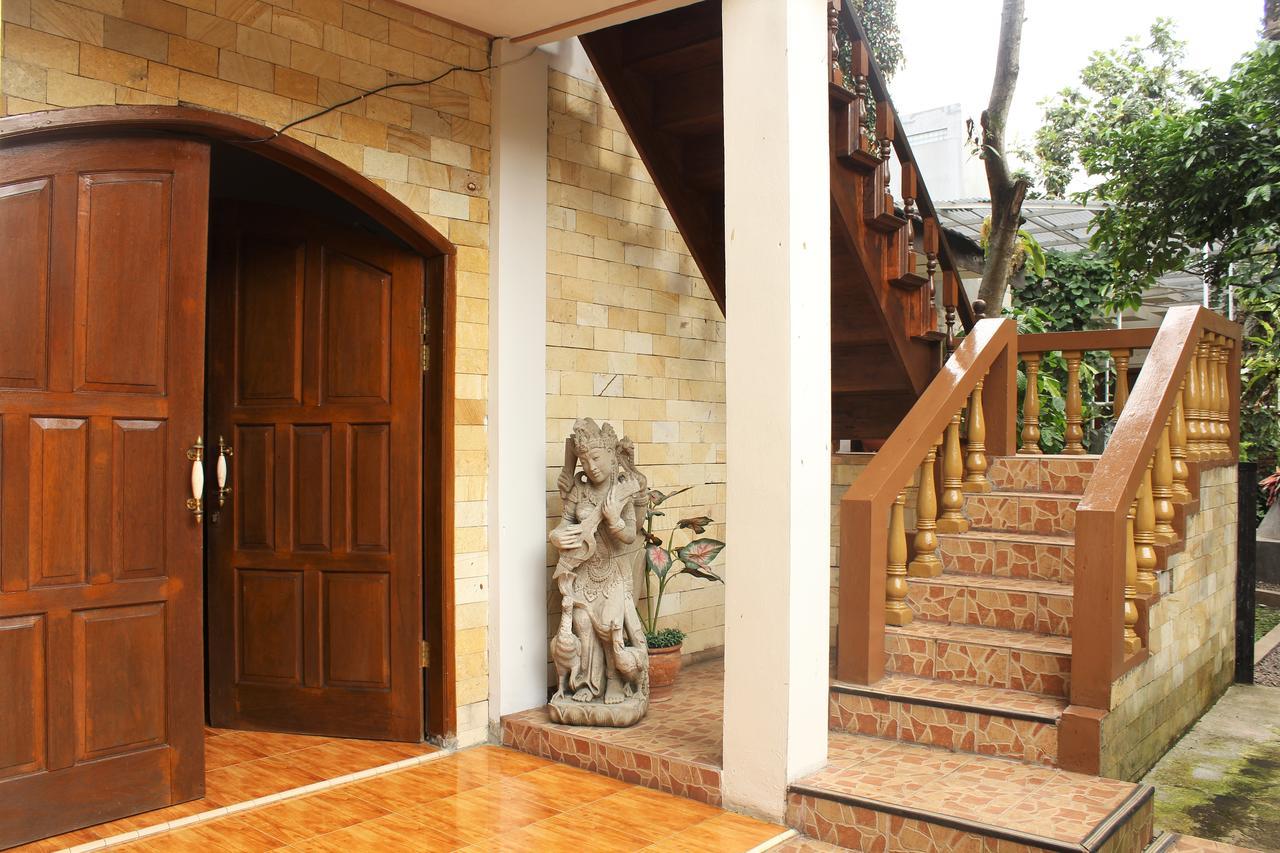 Reddoorz Hostel @ Dago 2 Bandung Exterior photo