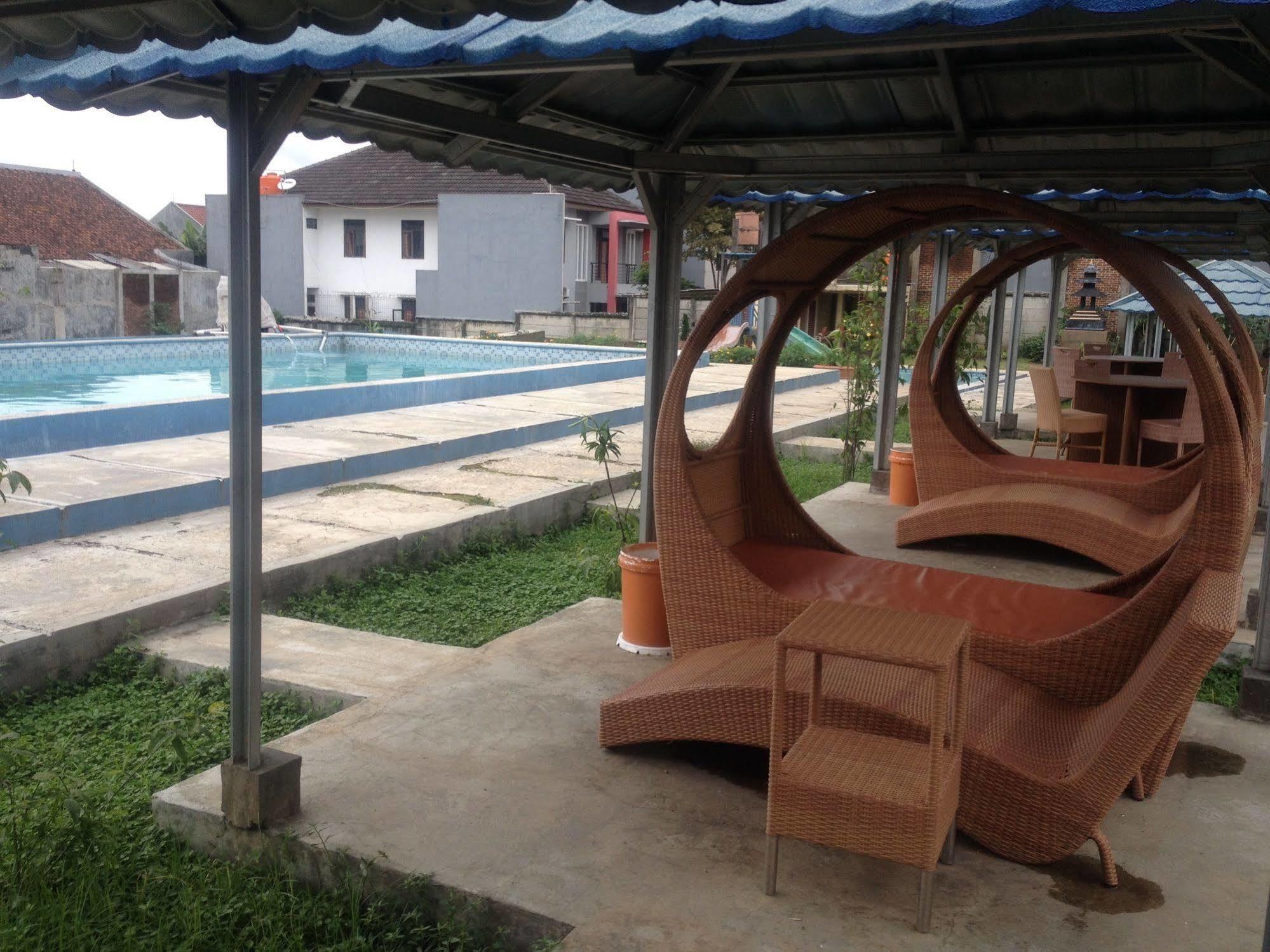 Reddoorz Hostel @ Dago 2 Bandung Exterior photo