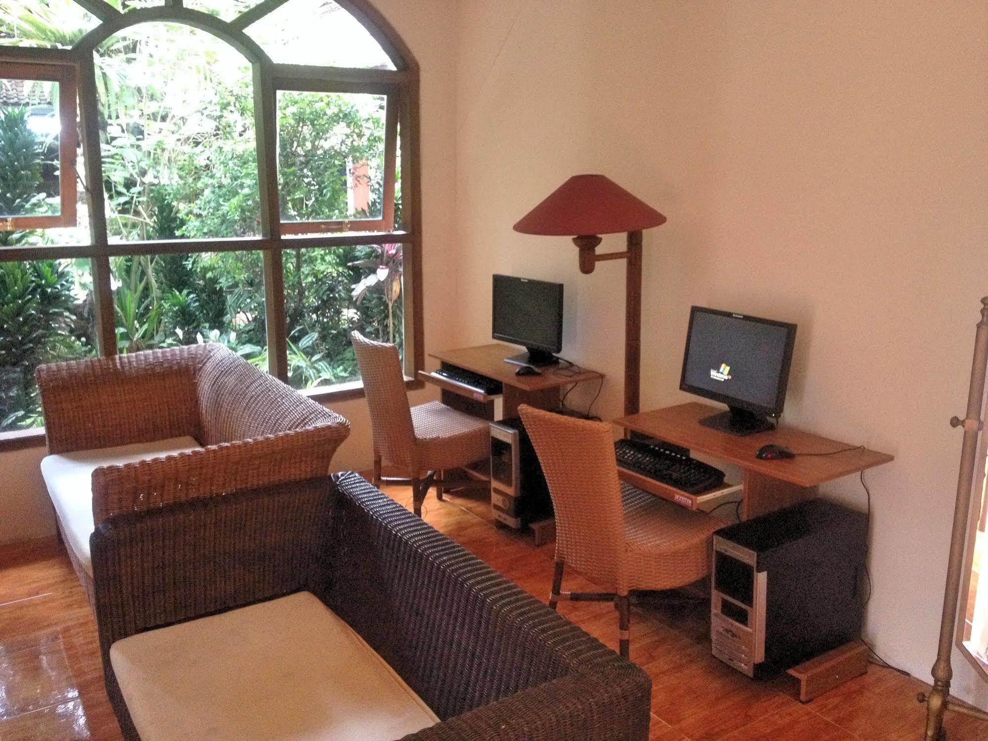 Reddoorz Hostel @ Dago 2 Bandung Exterior photo