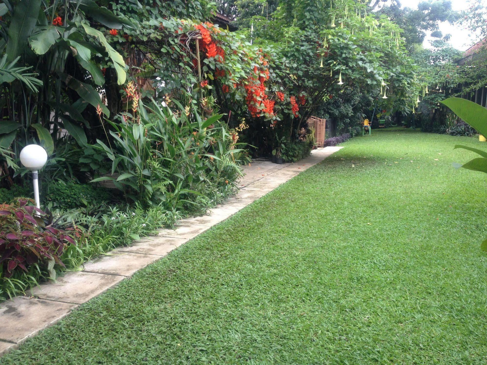 Reddoorz Hostel @ Dago 2 Bandung Exterior photo